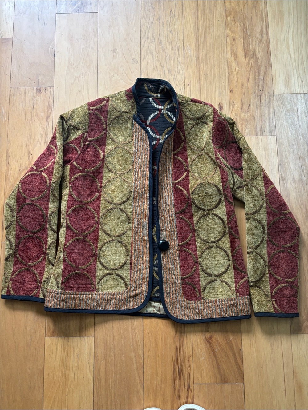 Trimdin reversible jacket size Medium red/ gold